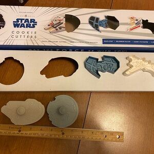 NIB Star Wars Cookie Cutters Set of 4 Williams Sonoma Xwing Death Star Falcon,